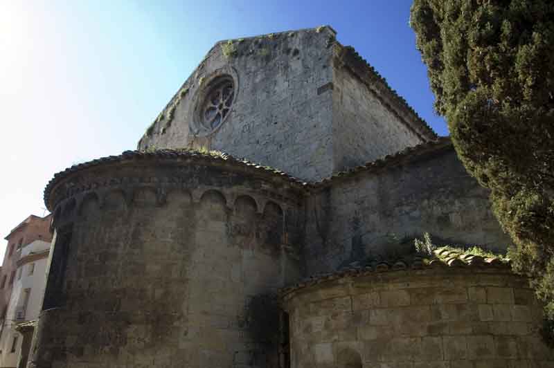 Girona - Besalú 19 - iglesia de Sant Vicenc.jpg